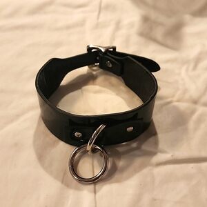 Patent leather bandage neck collar